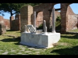 06221 ostia - regio iv - insula vii - portico and caseggiato della fontana con lucerna (iv,vii,1-2).jpg